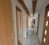 Ospravedlňujem sa, ale potrebujem vedieť, čo konkrétne chcete preložiť do maďarčiny. Mohli by ste mi poskytnúť text, ktorý si prajete preložiť?