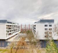 Kilátás az Iljušinova utcai lakóépületekre, Pozsony - Petržalka.