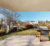 Kilátás egy 5 vagy több szobás lakás teraszáról a Staré Gruntyban, kilátással a városra.