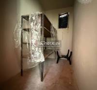 Sajnálom, ale potrebujem vedieť, čo konkrétne chcete preložiť do maďarčiny. Mohli by ste mi poskytnúť text na preklad?