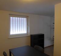 Ospravedlňujem sa, ale potrebujem vedieť, čo konkrétne chcete preložiť do maďarčiny. Mohli by ste mi poskytnúť text, ktorý potrebujete preložiť?