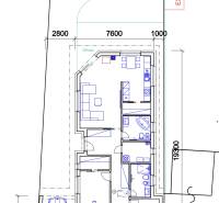 A terv egy családi ház alaprajzát mutatja garázzsal és terasszal, ideális építészet.