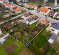 Családi ház a Partizánska utcában, Bánovce nad Bebravou-ban, nagy telekkel.