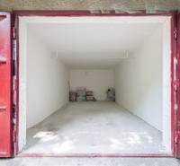 Pozrite si 17m², ZREKONŠTRUOVANÚ garáž, pri nemocnici Kramáre