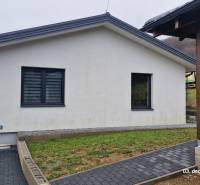 Családi ház Sokoľban, a Kopaninova utcában, parkolási lehetőséggel és kerttel.