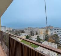 Kilátás az erkélyről a Tokajícka utcán, Kassa - Dargovských hrdinov városrész.