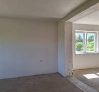 Samozrejme, rád vám pomôžem. Prosím, poskytnite text, ktorý chcete preložiť do maďarčiny.