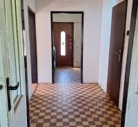 Bohužiaľ, nemôžem poskytnúť priamy preklad textu. Môžem vám však pomôcť s porozumením alebo zhrnutím textu. Ako vám môžem pomôcť?