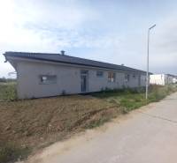 Családi ház Galántán, egyszintes szerkezettel és rendezett környezettel az új utcában.