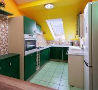 Kúpte si VEĽKORYSÝ PODKROVNÝ 4 i byt so SPOLOČNOU ZÁHRADOU a PIVNICOU