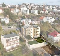 Családi ház Révova utcában, Pozsony - Óváros, gondozott gyep és környezet.