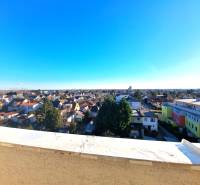 Kilátás a városra a lakókomplexum teraszáról, Pozsony - Medzi jarkami negyed, Hornadska.