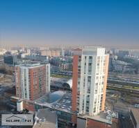 Épületek Pozsonyban - Pozsonyligetfalun a Kopčianska utcában, kilátással a vasúti pályára.