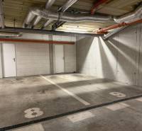 Földalatti parkoló egy 2 szobás lakásban a Hornostavska utcában, Nyitrán.