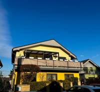 Családi ház kerttel a Tymiánová utcában, Pozsony - Vrakuňa.