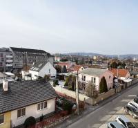 Kilátás a Kašmírska utcai beépítésre Pozsony-Ružinovban.