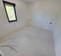 Samozrejme, poskytnite mi text, ktorý chcete preložiť do maďarčiny.