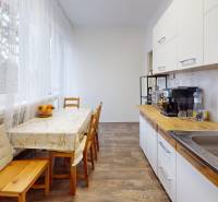 17-Stromova-Kitchen 1.jpg