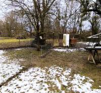 Havas telek lakóhely céljára a Mierová utcában, Krásnohorské Podhradie-ban.