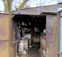 Régebbi menedékhely a Mierová utcában található telken, Krásnohorské Podhradie-ban.