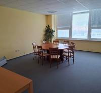 Samozrejme, prosím, poskytnite text, ktorý chcete preložiť do maďarčiny.