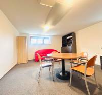 Iste, poskytnite mi text, ktorý chcete preložiť do maďarčiny.