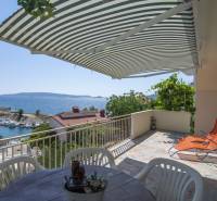 Čiovo rekreációs apartman terasza tengerre néző kilátással.