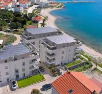 Tengerparti apartman Pagban, kilátással a tengerre és a környező tájra.