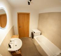 ovocne_sady_byt_na_prenajom_kupelna