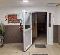 Samozrejme, prosím, poskytnite text, ktorý chcete preložiť do maďarčiny.