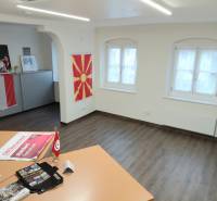 Samozrejme, rád vám pomôžem. Prosím, poskytnite text, ktorý chcete preložiť do maďarčiny.