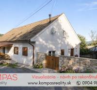 Ház az út mellett fa terasszal és virágokkal Vígľašská Huta-Kalinka községben.