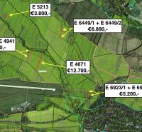 Mezőgazdasági és erdőterületek légi felvétele Poprád környékén, a területek áraival.