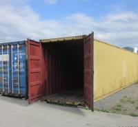 Nyitott sárga konténer a Gépészeti utcán, Eperjesen, a raktárak és csarnokok mellett.