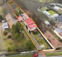 Családi ház Feketeváron, rendezett udvarral és kerttel, tágas telken.