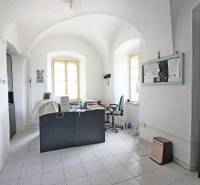 Ospravedlňujem sa, ale potrebujem vedieť, čo konkrétne chcete preložiť do maďarčiny. Mohli by ste mi poskytnúť text, ktorý chcete preložiť?