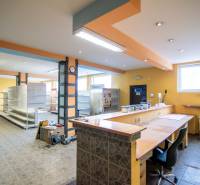 Samozrejme, prosím, poskytnite text, ktorý chcete preložiť do maďarčiny.