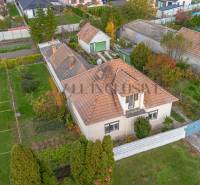 Családi ház Nagydobronyban tágas kerttel, garázzsal és termesztési területekkel.