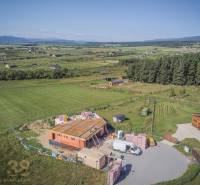 Építési telek lakhatásra Mlynicán, kilátással a természetre és a környező tájra.