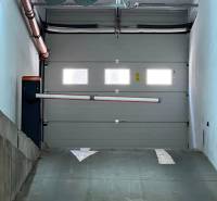 Garázsok kapuval és rámpával, Kassa - Óváros városrész, Mäsiarska.