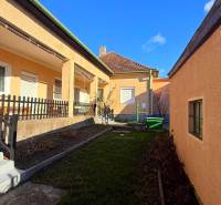 Családi ház Ižán udvarokkal, kerttel és terasszal.