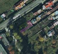 Légi felvétel, amely a Nálepkovo temető utcáján található parcellákat ábrázolja.