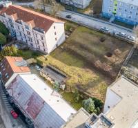 Légi felvétel a telkekről - kereskedelmi célú a Hurbanova utcában, Trenčianske Teplice-ben.