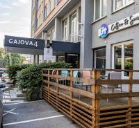 Irodák külső része a pozsonyi Gajova utcában - Óvárosban, terasszal és parkolási lehetőséggel.