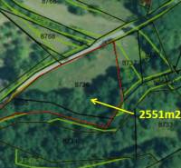 Légi felvétel a krupinai lakóterületekről, 2551 m²-es területtel.