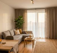 Nappali egy kétszobás lakásban fa dekorációjú padlóval.