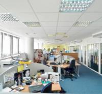 Samozrejme, prosím, poskytnite text, ktorý chcete preložiť do maďarčiny.