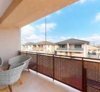 Erkély kilátással a Lipova utcára, Nagy-Bél városában, egy 3 szobás lakás része.