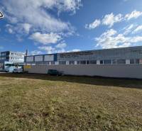 Épület ipari területen Érsekújvár, Érsekújvár utca, Raktárak és csarnokok.