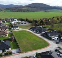 Légi felvétel az új lakóövezeti telkekről Kočovce-ban.